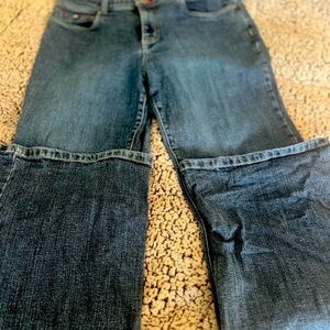 Tommy Hilfiger classic vintage boot cut jeans.  Women’s size 8